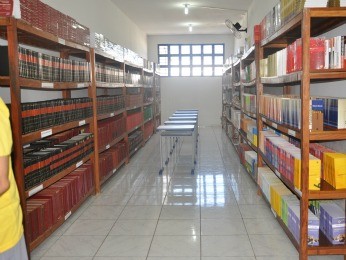 Biblioteca dos detentos do CRC em Cuiabá (Foto: Carolina Holland/G1)