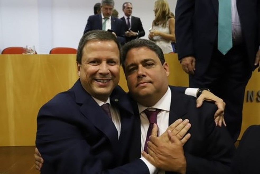 Claudio Lamachia (esq.), atual presidente da OAB, e Felipe Santa Cruz (dir.), presidente eleito da entidade â€” Foto: ReproduÃ§Ã£o/Site da OAB