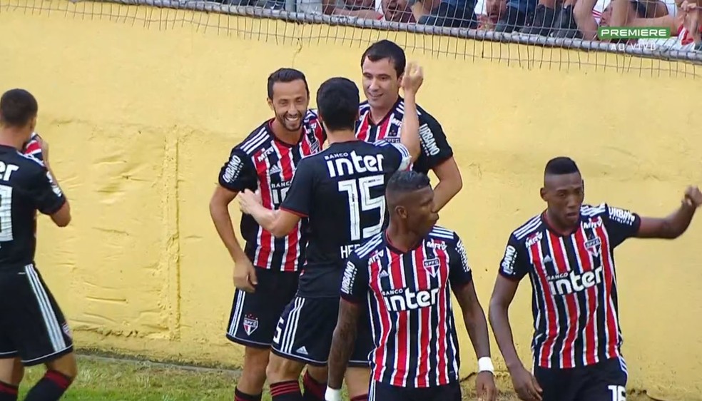 Pablo comemora o primeiro gol do São Paulo contra o Bragantino — Foto: Reprodução