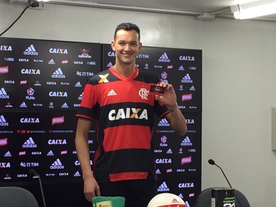 Réver chega ao Flamengo: Oportunidade de me reerguer