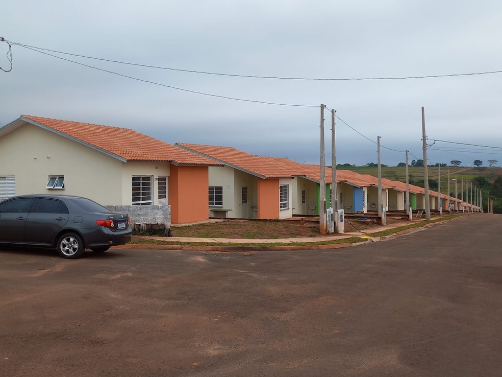 Casas populares da CDHU foram entregues em Tarabai (SP) — Foto: Betto Lopes/TV Fronteira