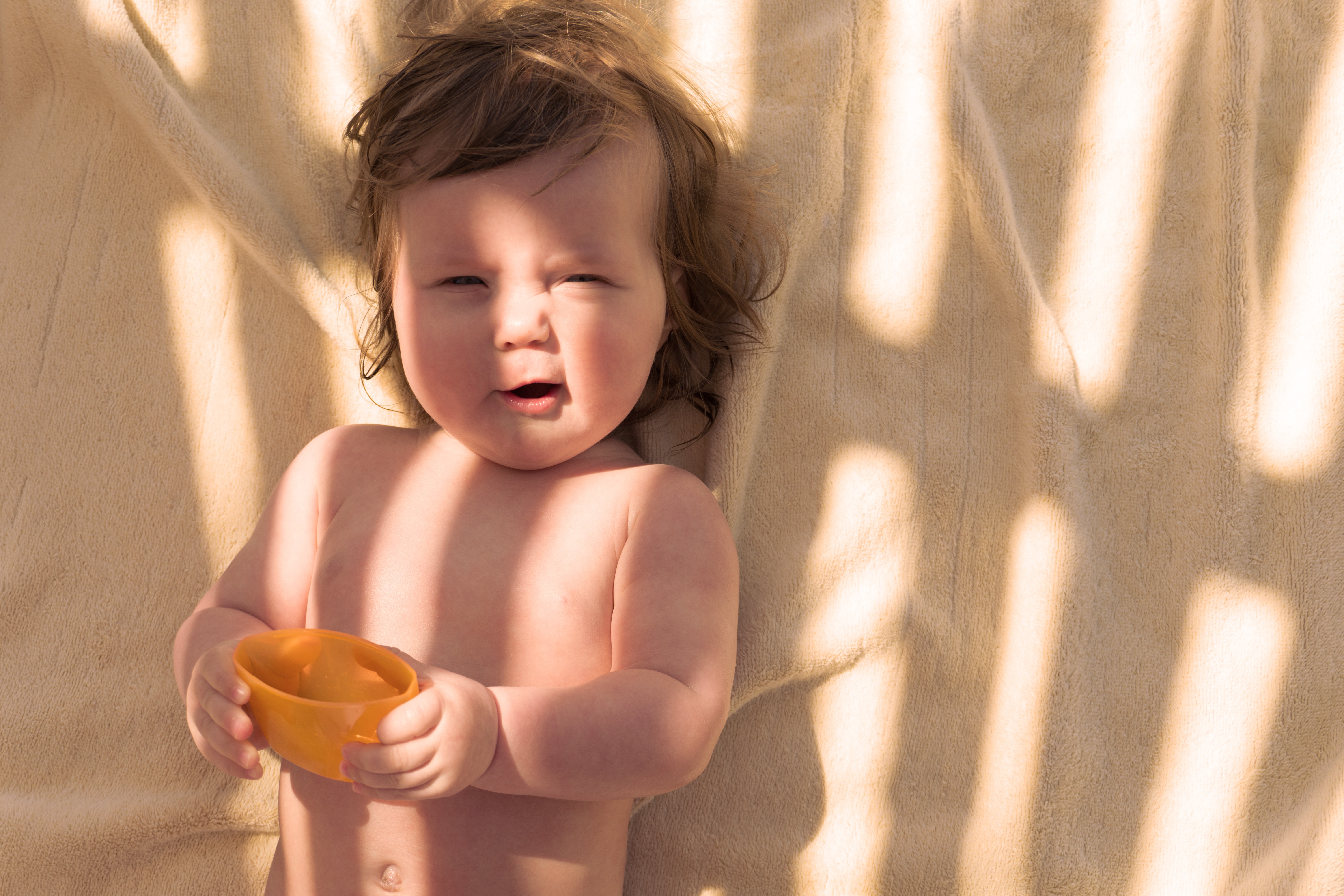 Pele do bebê merece cuidado no verão (Foto: Getty images)