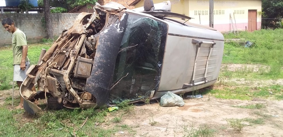 Colisão entre van e carro causa morte de grávida na BR-316 — Foto: Divulgação/Polícia Rodoviária Federal