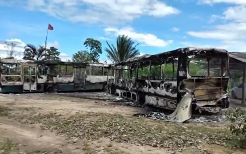 Assentamento do MST é atacado por homens armados e encapuzados no extremo sul da Bahia — Foto: Reprodução/TV Santa Cruz