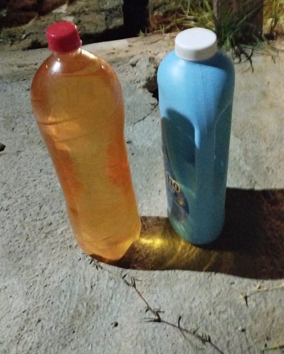 Garrafas com gasolina apreendidas pela Polícia Civil em Mossoró — Foto: PCRN/Divulgação