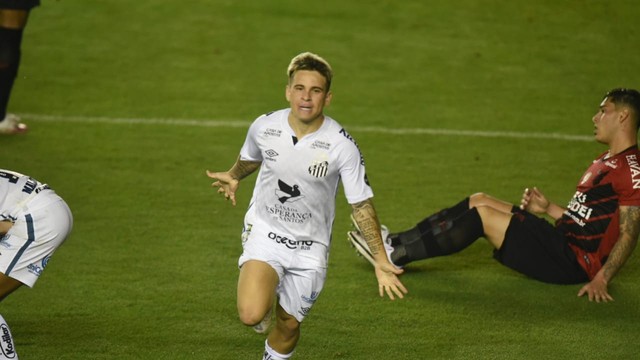 Soteldo comemora após marcar em Santos x Athletico