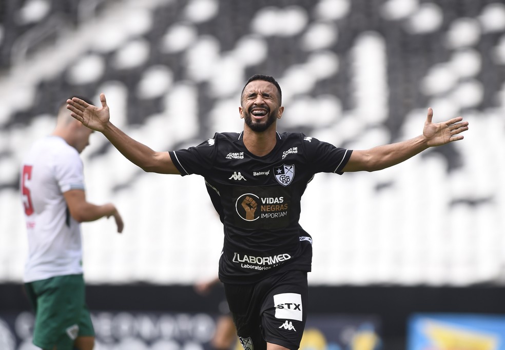 Caio Alexandre em Botafogo x Cabofriense — Foto: André Durão/GloboEsporte.com