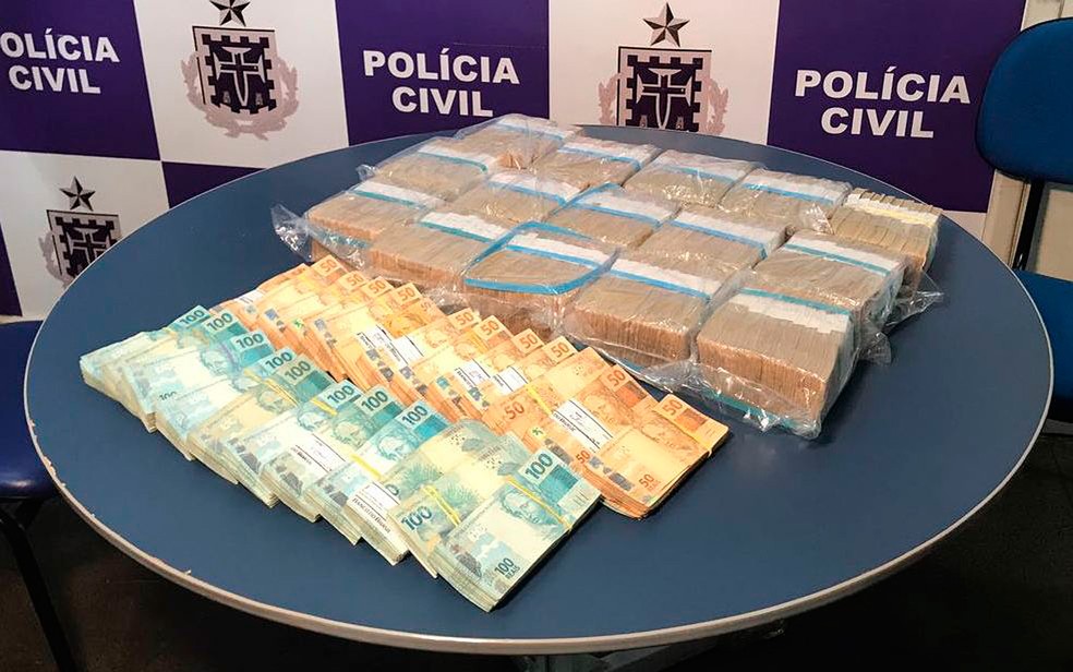 Quase um milhão de reais foi apreendido na casa da sogra de fundador de pirâmide financeira na Bahia (Foto: Polícia Civil/ Divulgação)