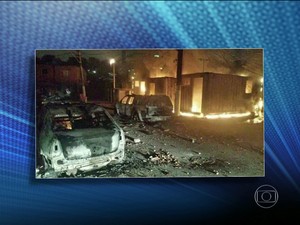 Ataque à UPP Manguinhos, na Zona Norte do Rio  (Foto: Reprodução / TV Globo)