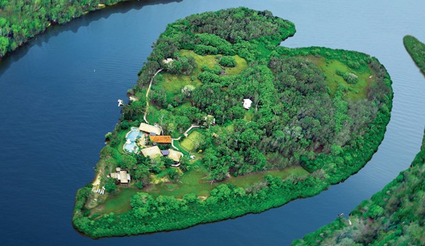 O resort fica em uma ilha no formato de coração (Foto: Reprodução)