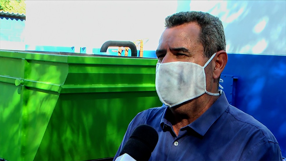 Jos&eacute; Eust&aacute;quio, coordenador da concession&aacute;ria que administra o servi&ccedil;o de &aacute;gua e esgoto em Casa Branca, S&atilde;o Sebasti&atilde;o da Grama e Estiva Gerbi. &mdash; Foto: Cr&eacute;dito: VANDER FILHO