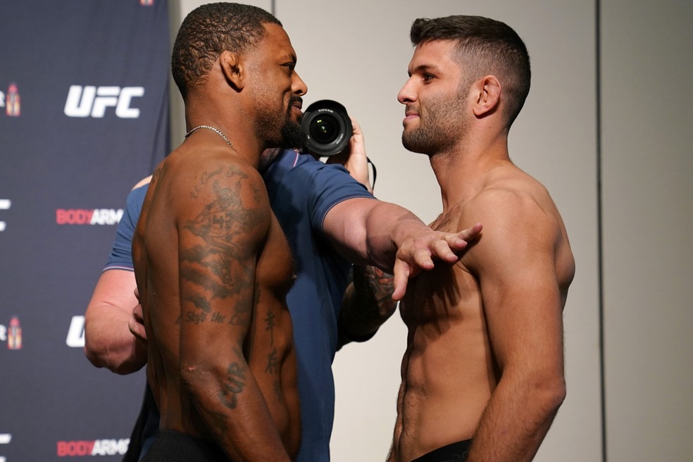 Michael Johnson Thiago Moisés encarada UFC: Smith x Teixeira — Foto: Getty Images