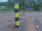 Postes no meio da rua causam risco e revolta aos moradores de Rafard, SP