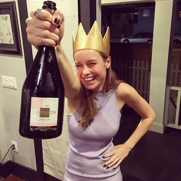 Coroa e Champanhe para Brie Larson em festinha particular antes da cerimônia (Foto: Instagram)