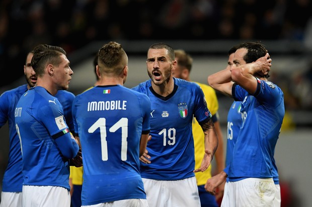 Apesar de tudo, o uniforme da seleção da Itália continua lindo (Foto: getty images)