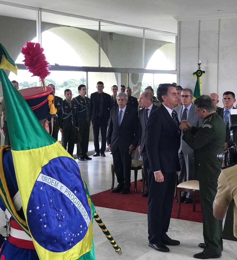 Bolsonaro recebe medalha em solenidade nesta quarta-feira (5) em BrasÃ­lia â Foto: Assessoria de imprensa/governo de transiÃ§Ã£o