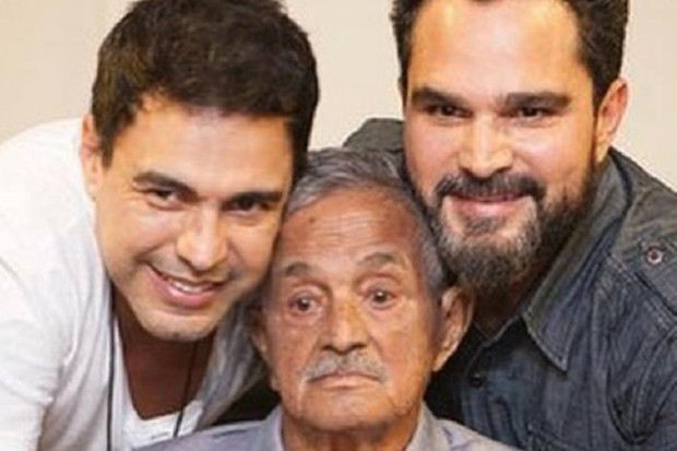Zezé di Camargo e Luciano com o pai, Seu Francisco (Foto: Reprodução / Instagram)