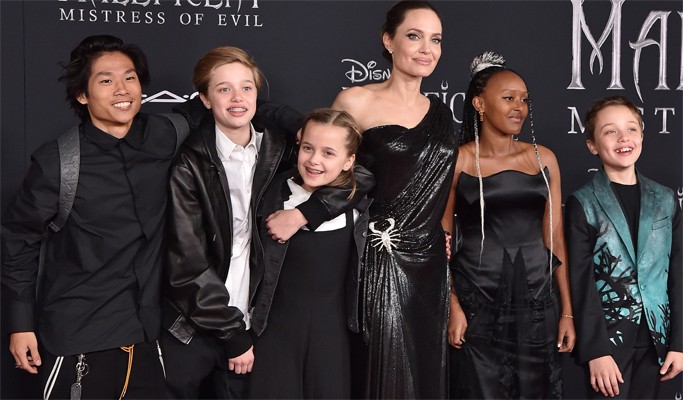 Angelina Jolie e filhos (Foto:  )