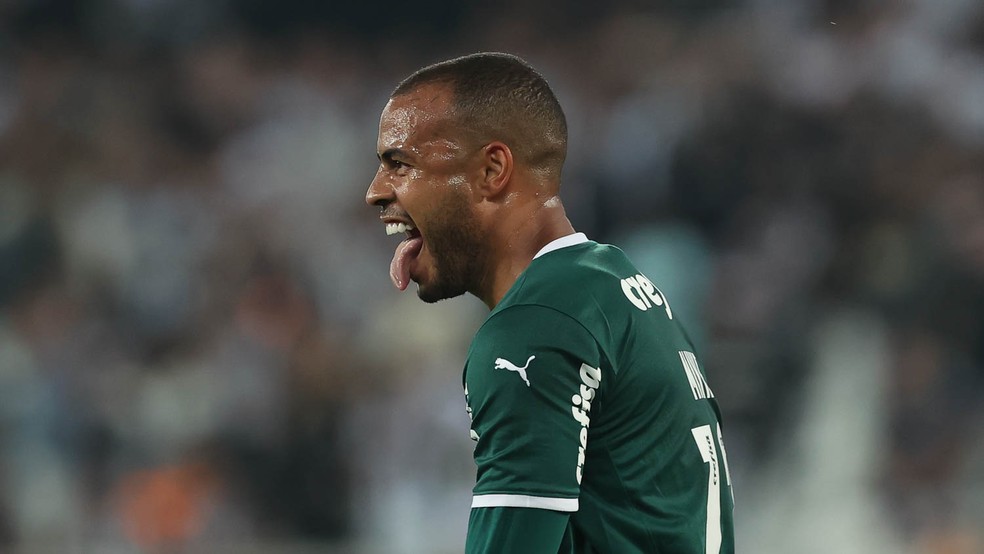 Palmeiras encaminha renovação de contrato do lateral Mayke