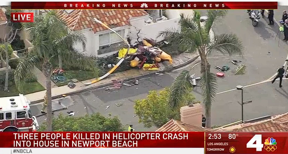 Queda de helicóptero em casa dos EUA deixou três mortos nesta terça-feira (30) (Foto: KABC-TV via AP)