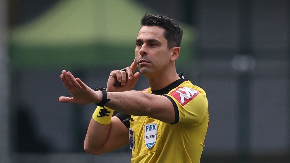 Flavio Rodrigues assume liderança de ranking de melhor árbitro do  Brasileirão | bastidores da arbitragem | ge