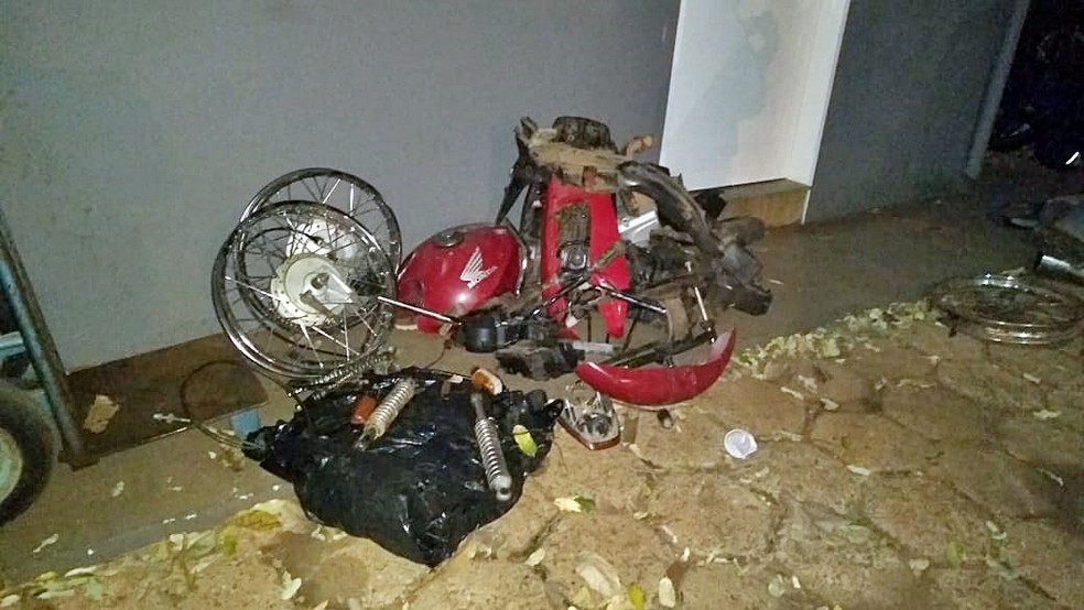 Polícia encontrou local de desmanche em MS ao apurar roubo de motocicleta — Foto: Polícia Militar/Divulgação