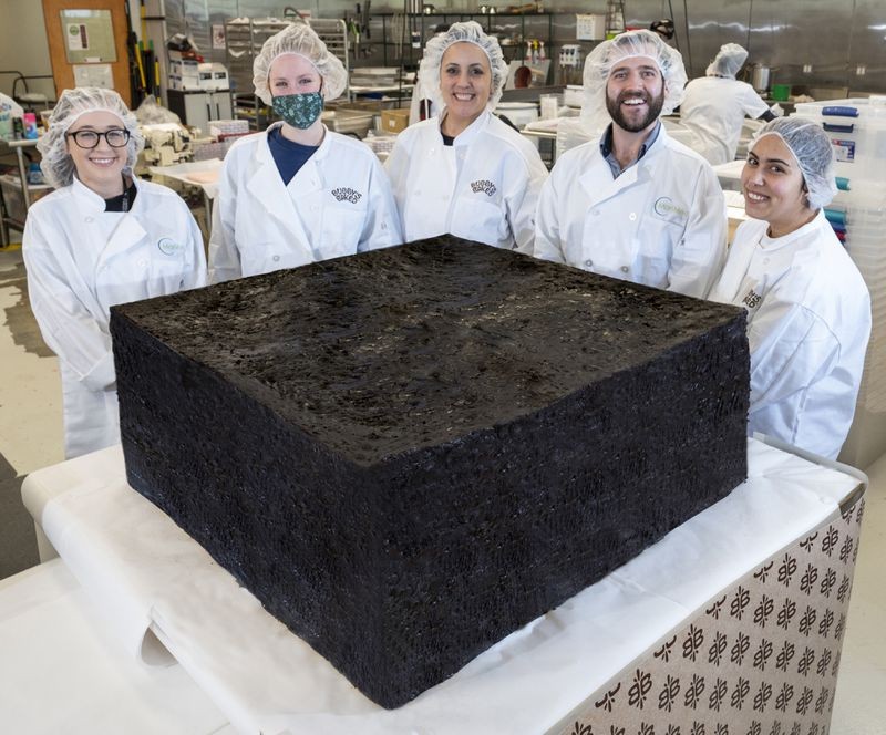 Empresa chama atenção ao criar brownie de maconha de quase 400kg (Foto: Reprodução/ Fox5)