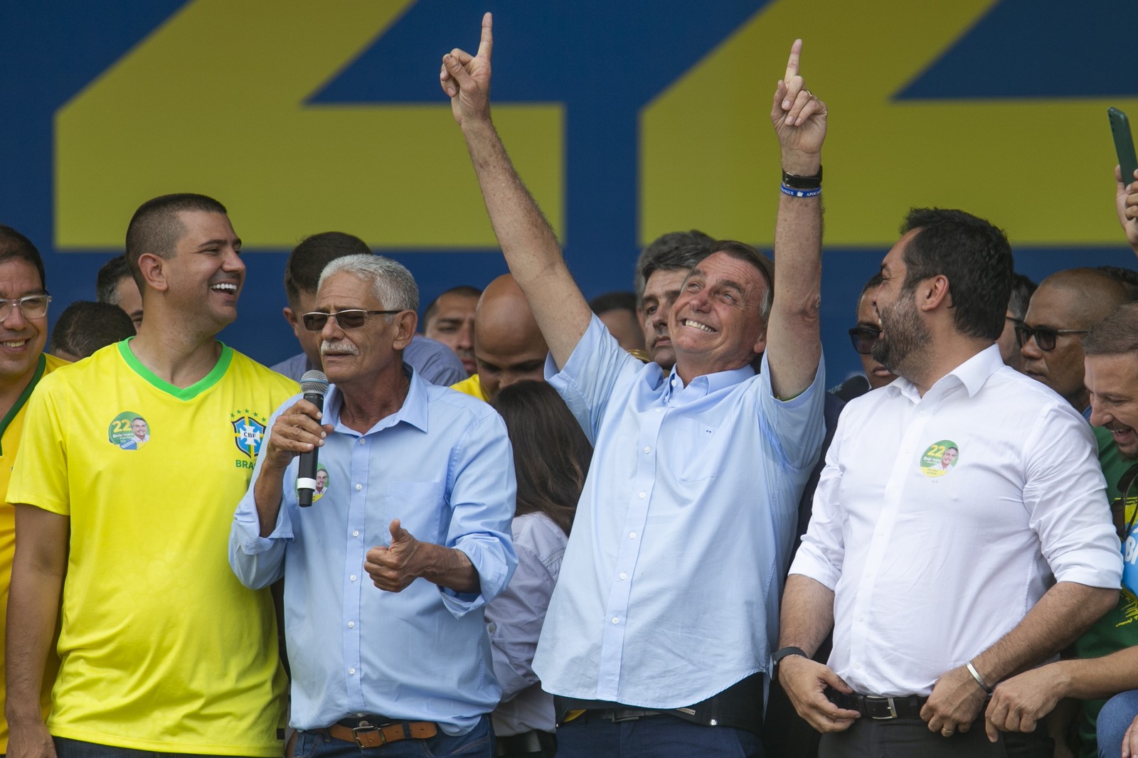 Bolsonaro faz campanha em São Gonçalo, Região Metropolitana do Rio — Foto: Guito Moreto