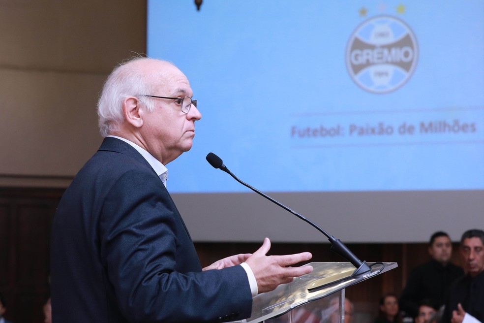 Romildo Bolzan apresentou balanço do Grêmio em almoço com empresários (Foto: Itamar Aguiar / Agência Freelancer / Grêmio)