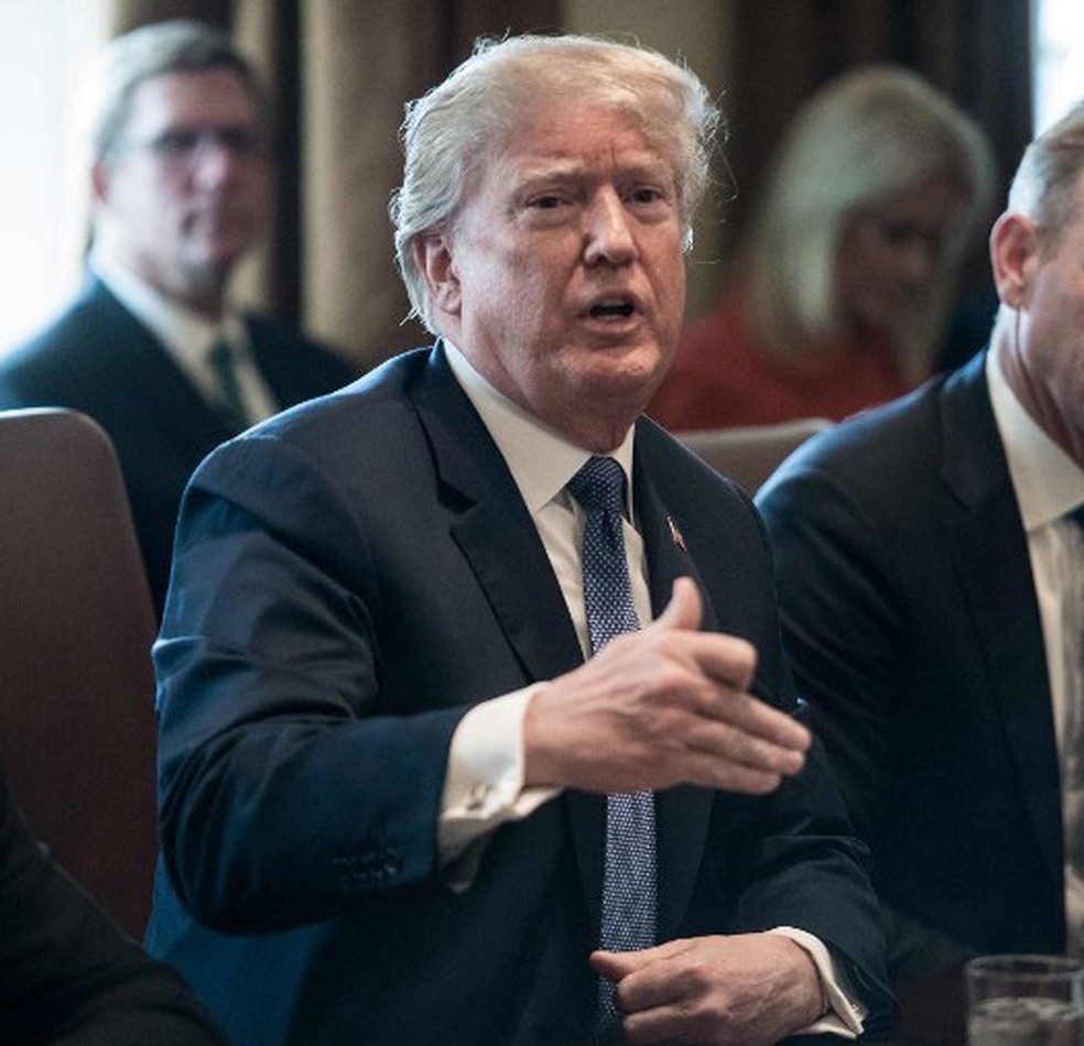 Presidente americano, Donald Trump, fala durante reunião de gabinete na Casa Branca, em Washington, nesta segunda-feira (9)  (Foto: Nicholas Kamm / AFP)