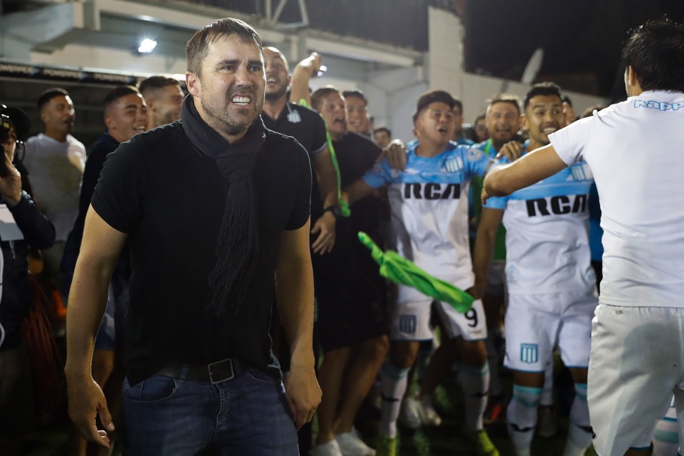 Eduardo Coudet celebra o seu primeiro tÃ­tulo na carreira  â€” Foto: Juan Ignacio Roncoroni/EFE
