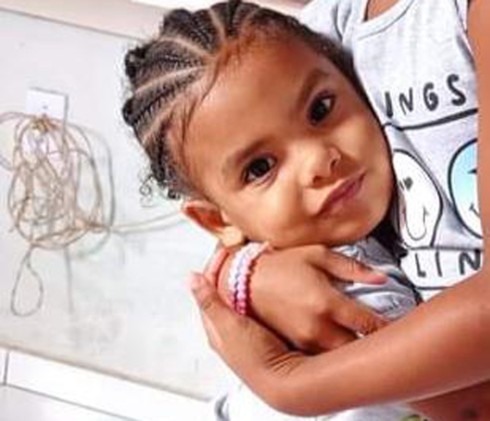 Elisa Vitória Vieira de Jesus, de 2 anos, foi morta a tiros na cidade de Santa Luzia, no sul da Bahia — Foto: Redes Sociais