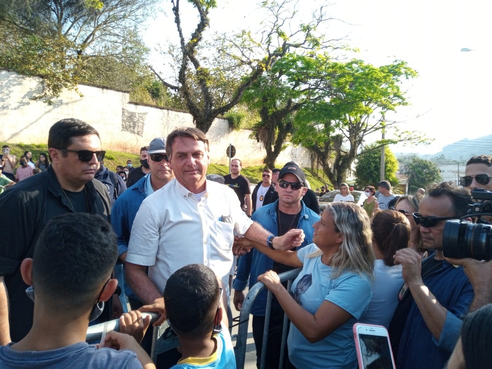 Sem máscara, Jair Bolsonaro é recebido por moradores de Eldorado, no interior de São Paulo, em 20 de agosto de 2021. — Foto: Dione Aguiar/G1