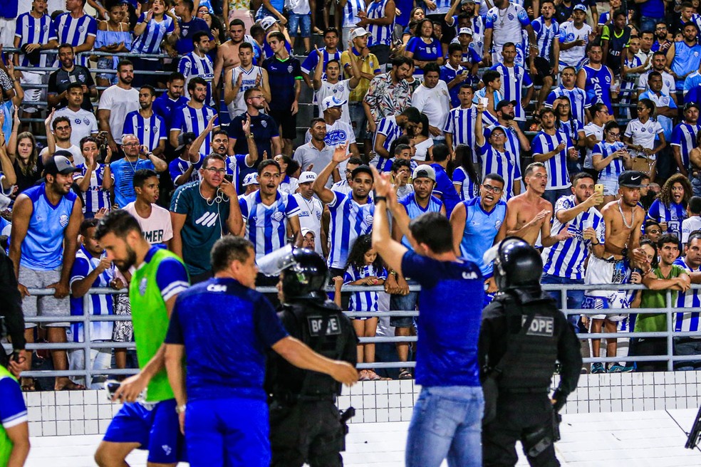Torcida do CSA tava na bronca até o time marcar nos acréscimos — Foto: Ailton Cruz/Gazeta de Alagoas