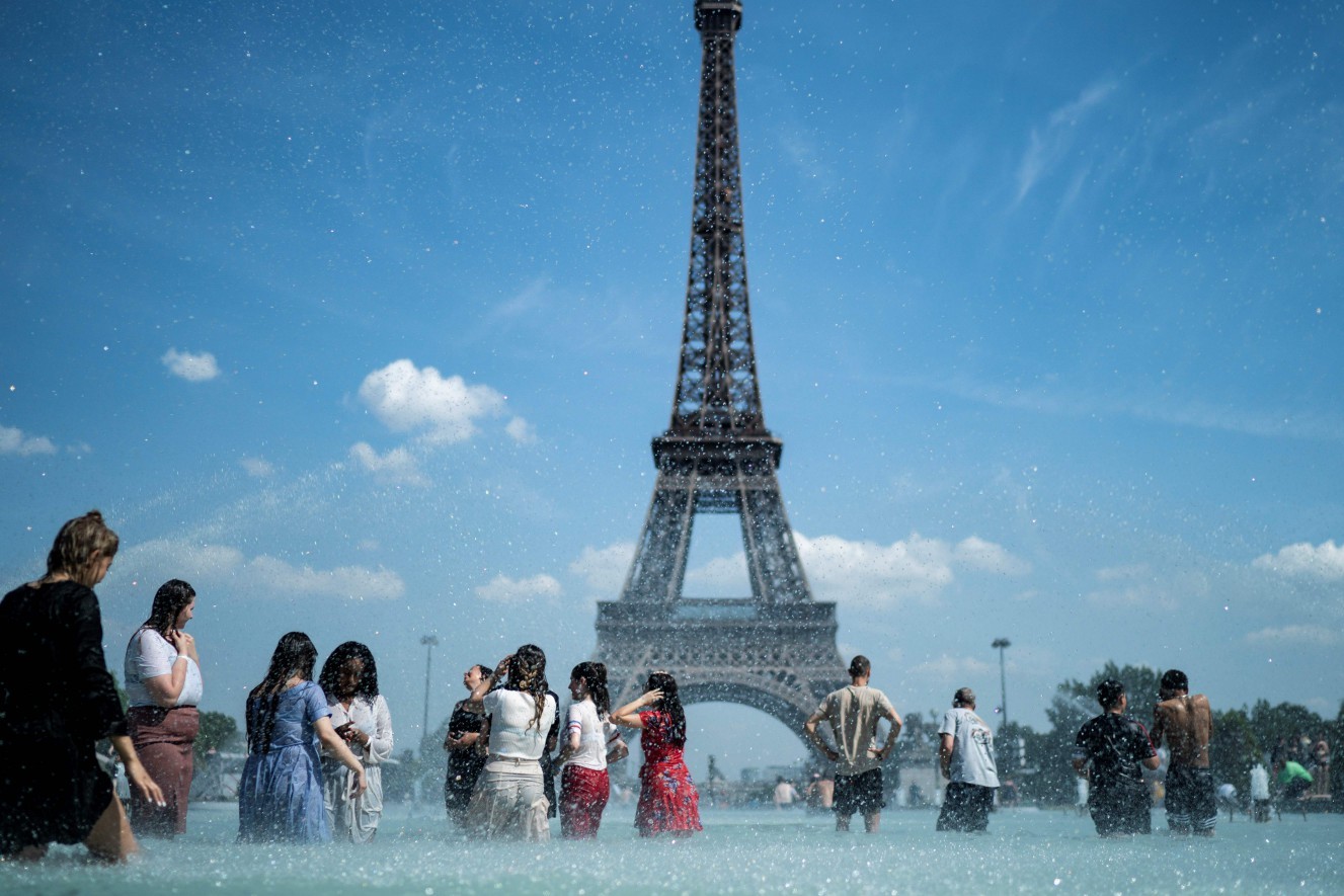 A capital francesa, Paris, é a nona cidade mais cara  Foto: Kenzo TRIBOUILLARD / AFP