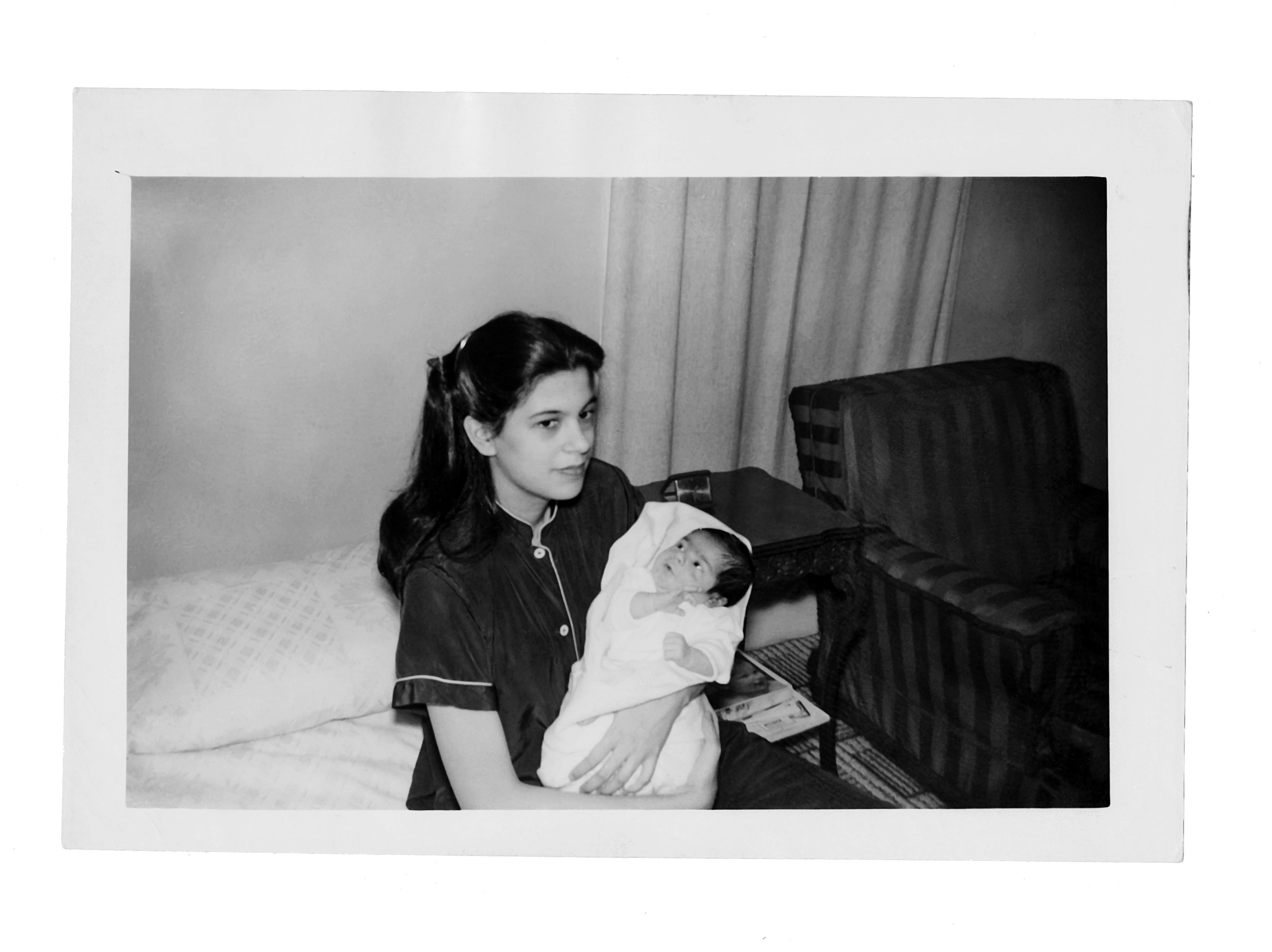 Susan e seu filho, David Rieff, ainda bebê, em 1952 (Foto: Susan Sontag Papers/UCLA)