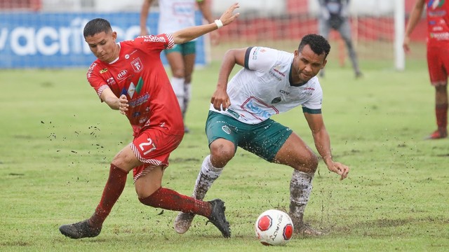 Primeiro tempo terminou sem gols
