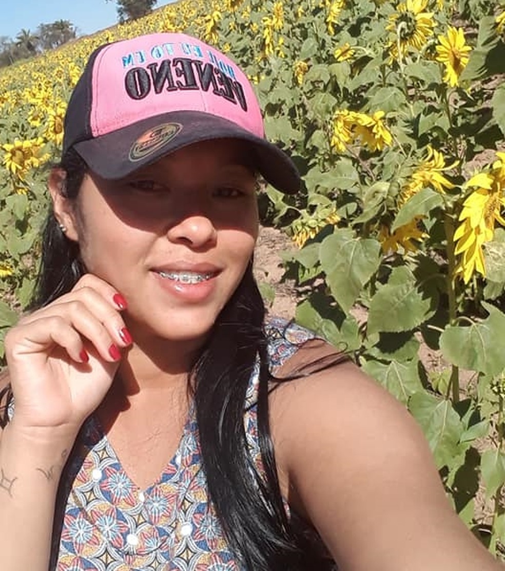 Hellen foi morta a facadas e o suspeito é o companheiro dela — Foto: Arquivo Pessoal