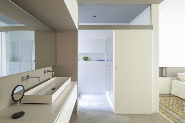 Apartamento minimalista em Barcelona para morar e rabalhar (Foto: Nieve/Divulgação)