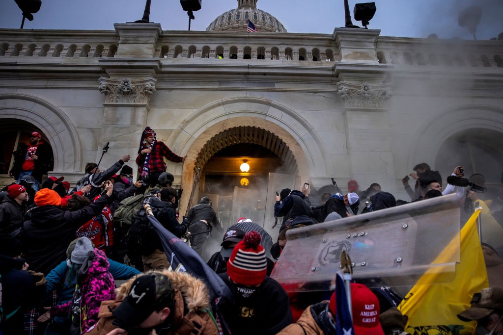 WASHINGTON, DC - JANUARY 6: Trump supporters clash with police and security forces as people try to storm the US Capitol on January 6, 2021 in Washington, DC. - Demonstrators breeched security and entered the Capitol as Congress debated the 2020 president (Foto: Getty Images)