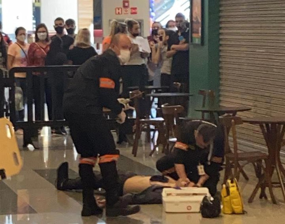 Homem é baleado durante tentativa de assalto a joalheria no DF Plaza, em Águas Claras  — Foto: Imagens cedidas/DF Águas Claras 