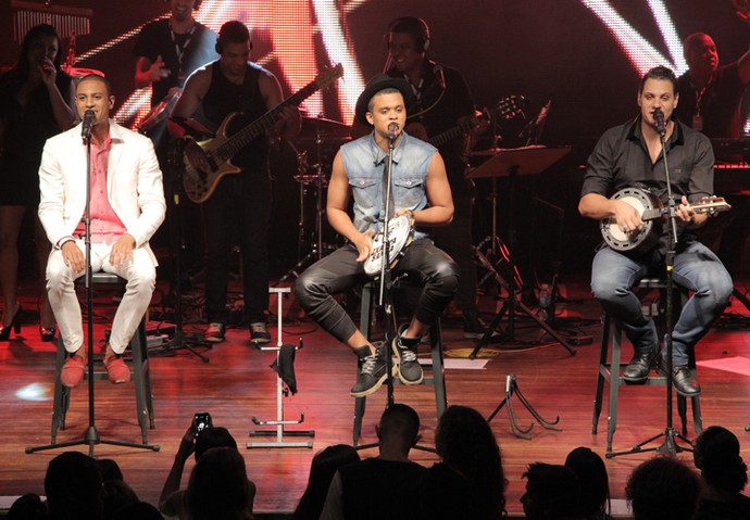 Os três vocalistas do Exaltasamba reunidos em um show (Foto: Alex Montanini)