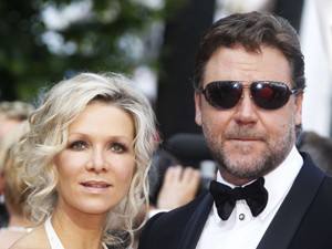 Danielle Spencer e Russell Crowe no Festival de Cannes 2010 (Foto: Eric Gaillard/Reuters)
