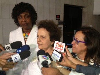 A ministra Eleonora Menicucci comemora aprovação da PEC ao lado da deputada Benedita da Silva (PT-RJ) e da senadora Lídice da Mata (PSB-BA) (Foto: Felipe Néri/G1)