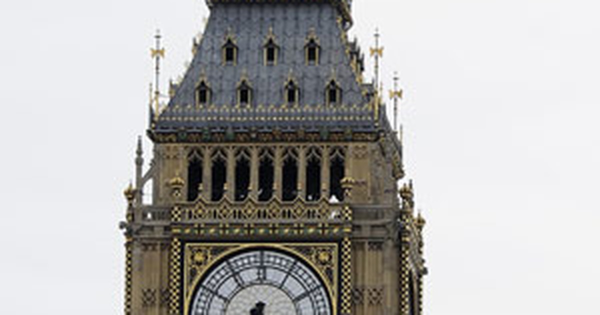 Big Ben - Elizabeth Tower Em Londres. Torre De Relógio De 90