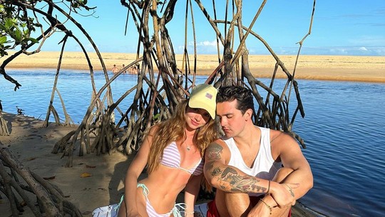 Izabela Cunha e Luan Santana surgem em clima de romance durante férias; veja fotos 
