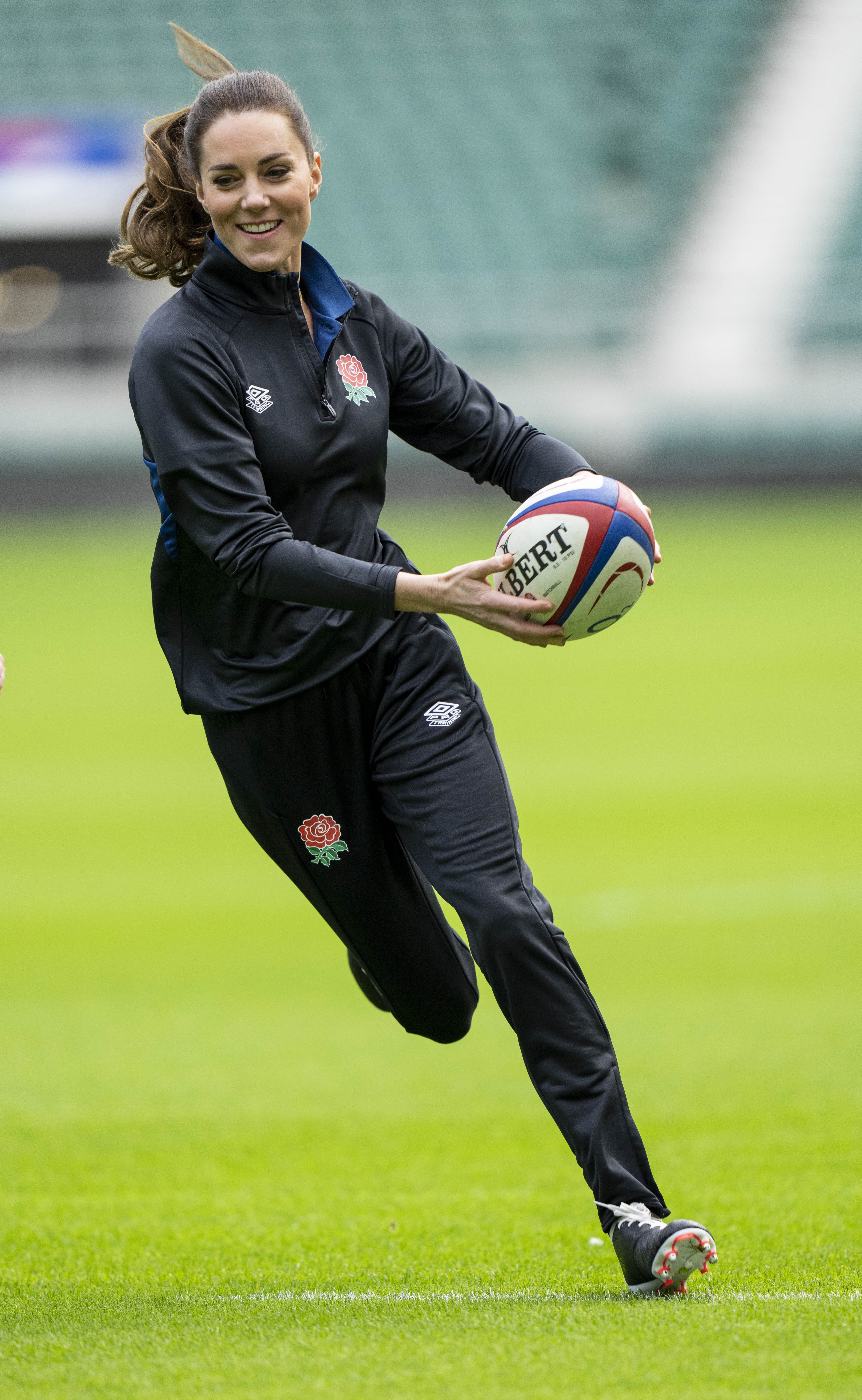 Kate Middleton jogando rugby (Foto: Getty Images)