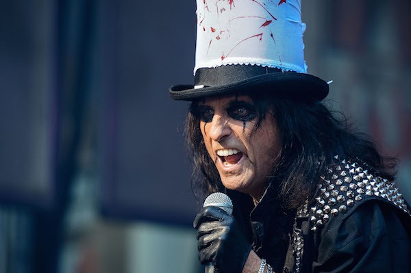 Roqueiro Alice Cooper fala sobre sua vida após conversão ao