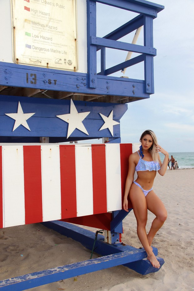 Carol Narizinho exibe corpão em Miami porn pictures