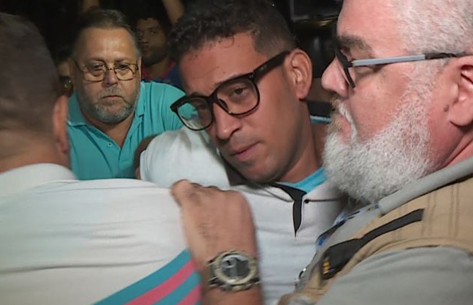 Homem suspeito de jogar soda cÃ¡ustica no rosto da ex-mulher se apresenta Ã  polÃ­cia e Ã© preso